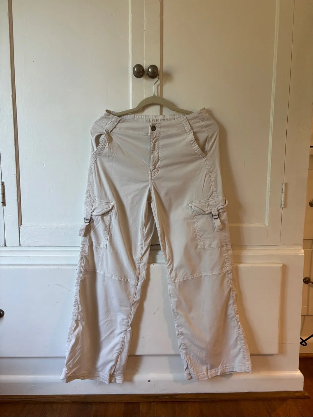 American Eagle Women’s Lightweight Cargo Pants in Beige